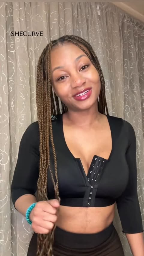 Instagram post by @fatimawhy for SheCurve. Caption reads: [...] layer 🤫😎 This front closure bra by....
