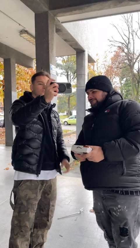 Instagram post by @pgytech.de for PGYTECH. Caption reads: [...] è il Mag Cam Phone Grip 2 di PGYTECH una....