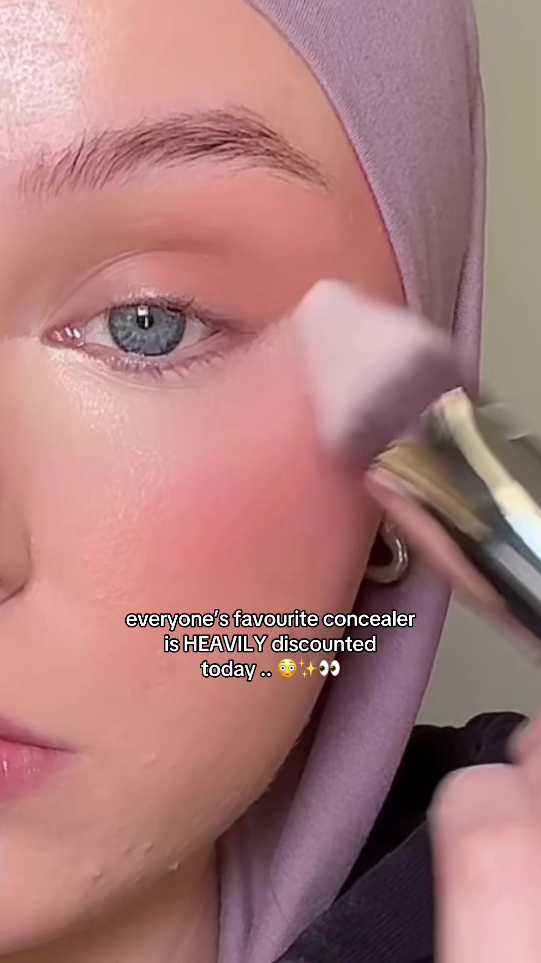 TikTok post by @aaliyaahx99 for HNB Cosmetics. Caption reads: [...] todayyy !?! 😳😳 Using the HNB Cosmetics....