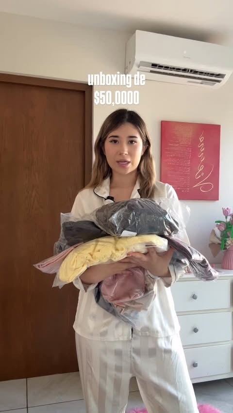 Instagram post by @ximnacampos for REVOLVE. Caption reads: unboxing de $50,000 mxn! @revolve #revolvepartner.