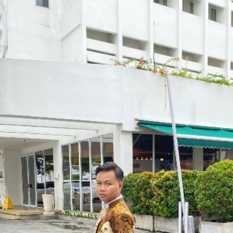 Instagram post by @trinur_wikko for UNESCO. Caption reads: [ 04 - 06 - 2025 ] " Batik Glamour " 📌Attire :....