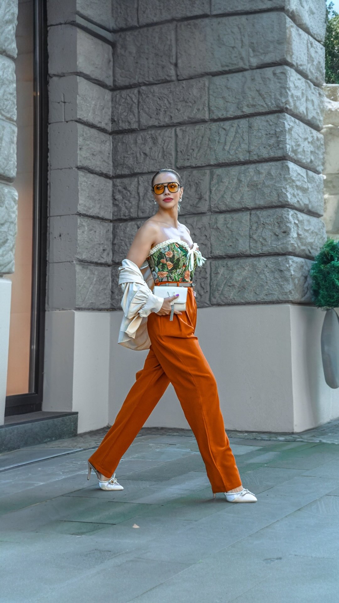 Instagram post by @suzy_edward for SOJOS VISION. Caption reads: Details! 🧡💐🧡
Still about my last Outfit ✔️

30%....