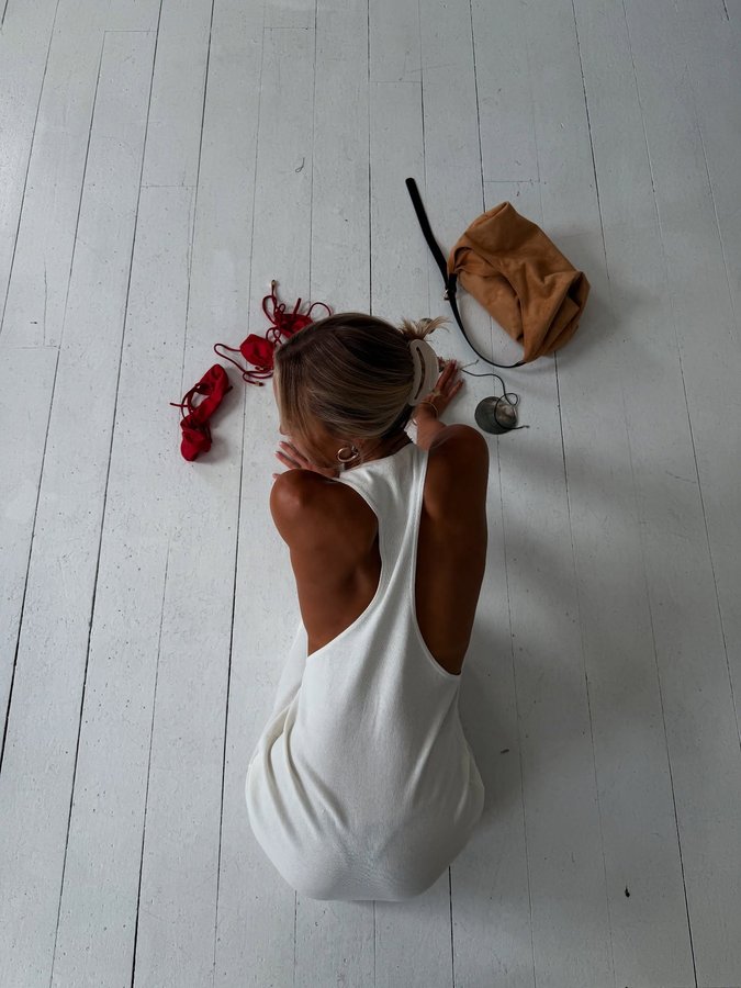 Instagram post by @lilymitchelll for Glassons. Caption reads: beach > bar business 

AD @glassons.