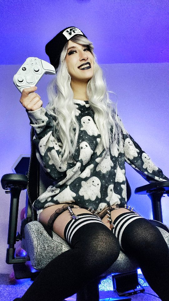 Instagram post by @saraabearr03 for Turtle Beach. Caption reads: This controller is SO customizable! 💜

Use code....