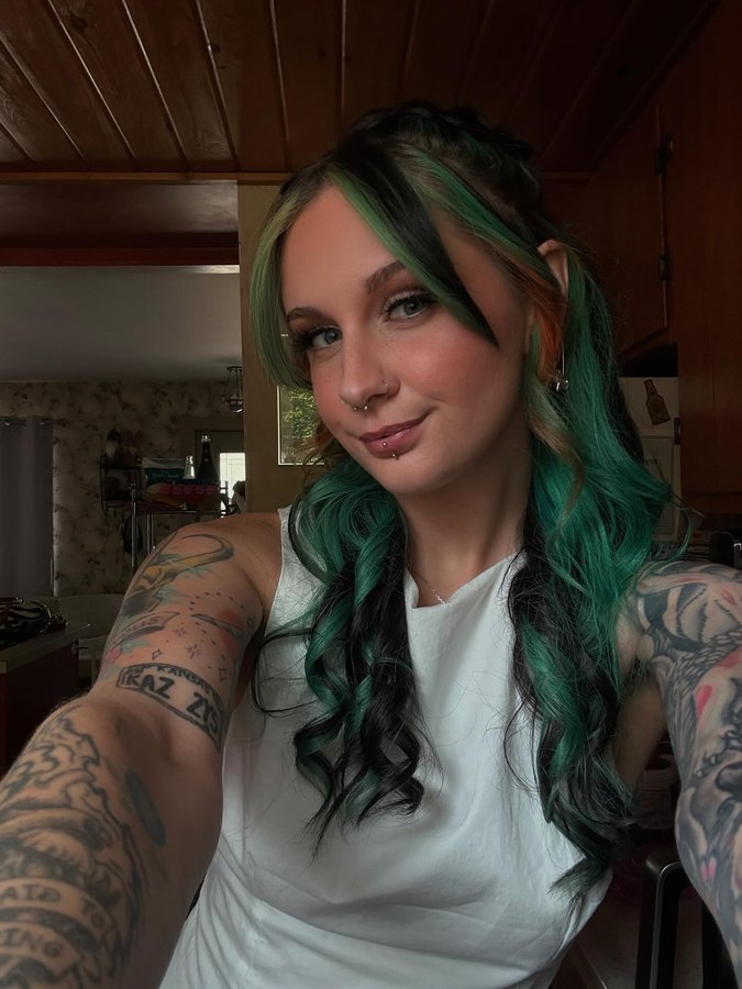 Instagram post by @ugh_meg for oVertone. Caption reads: 𝚊𝚗𝚍, 𝚋𝚊𝚋𝚢, 𝚝𝚑𝚊𝚝’𝚜 𝚜𝚑𝚘𝚠𝚋𝚒𝚣....