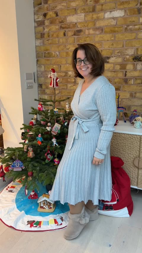 Instagram post by @whoisthatlondonmum for Izabel London. Caption reads: Love putting an outfit together and when this....