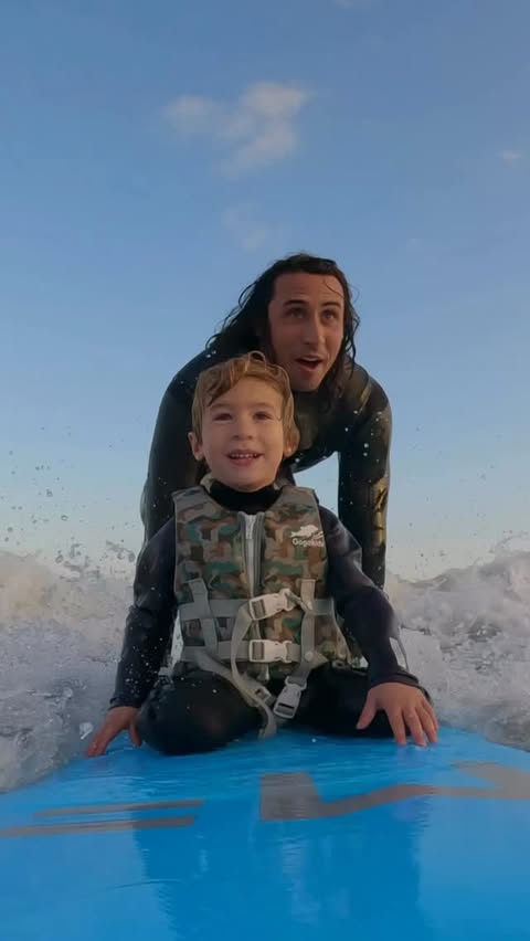 Instagram post by @robkellysurf for dryrobe. Caption reads: [...] with my mini numbskull 🥶

Shout out to....