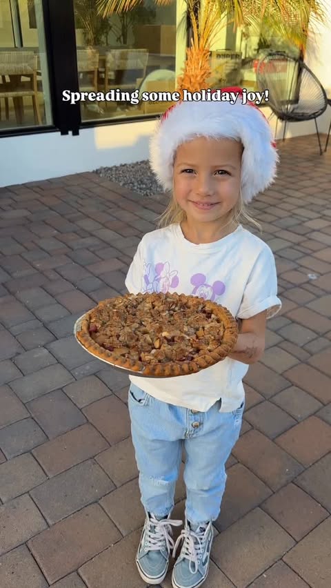 Instagram post by @ariejr for Blue Apron. Caption reads: These little elves wanted to spread holiday joy....