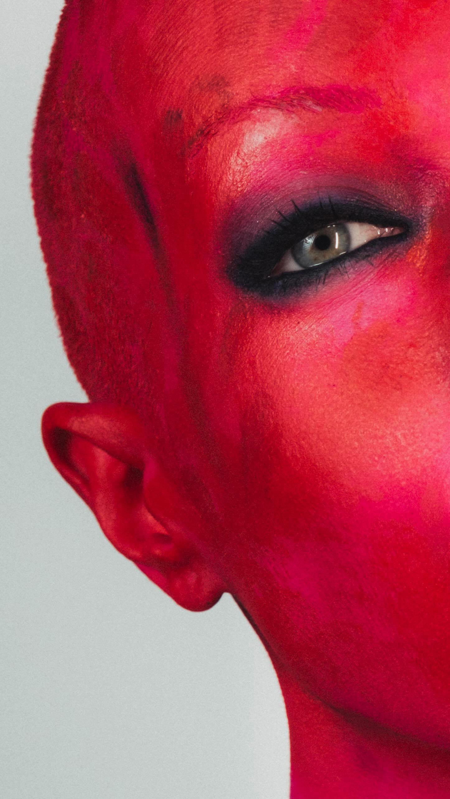 Instagram post by @carolbarragana for Guerlain. Caption reads: Recriando makes de campanha vintage 💄💋 
Ep. 1:....