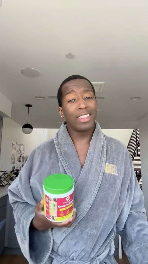 Instagram post by @markellwashington for Amazing Grass. Caption reads: #ad The NEW @amazinggrass Greens Blend Mood has....