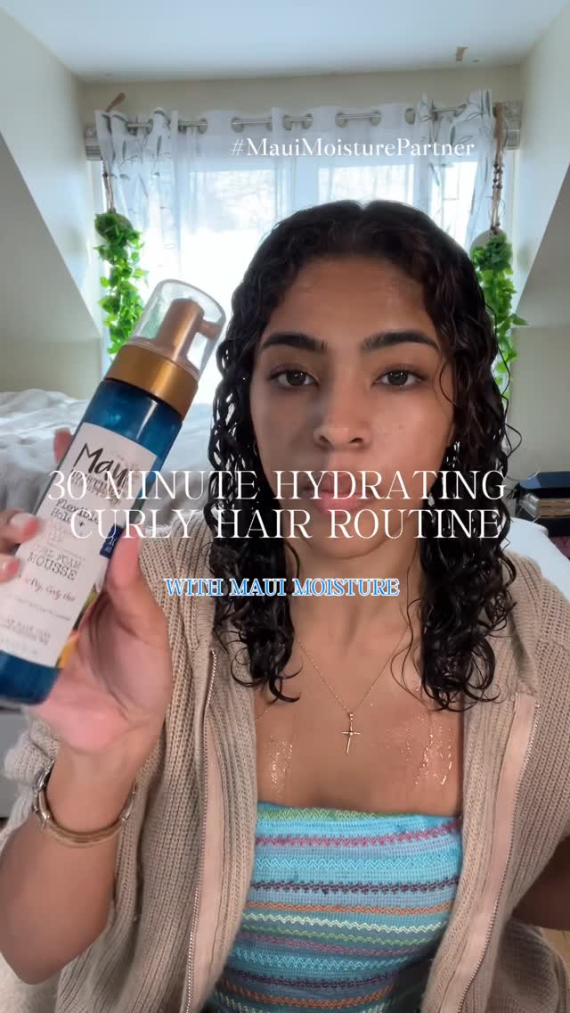 Instagram post by @ashtinsanchezz for Maui Moisture. Caption reads: #ad Using @mauimoisture ‘s Flexible Hold + Coconut....