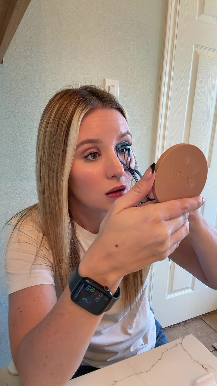 TikTok post by @hankinz for Falscara. Caption reads: [...] mocha brown color!!! 🤎 @KISS Lashes....