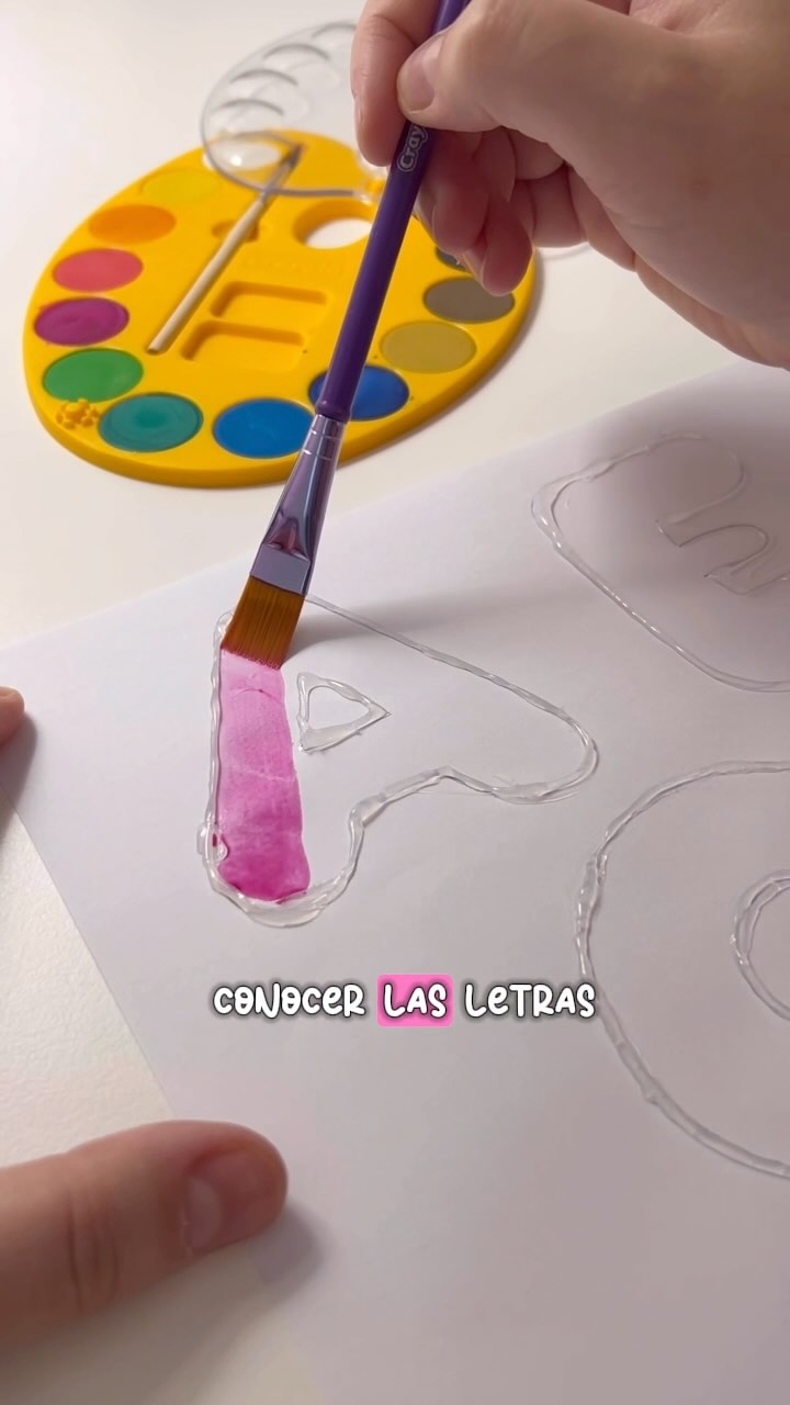 Instagram post by @lanubeducativa for Crayola. Caption reads: Esta propuesta le ENCANTARÁ a tu peque🔝

¡Hola,....