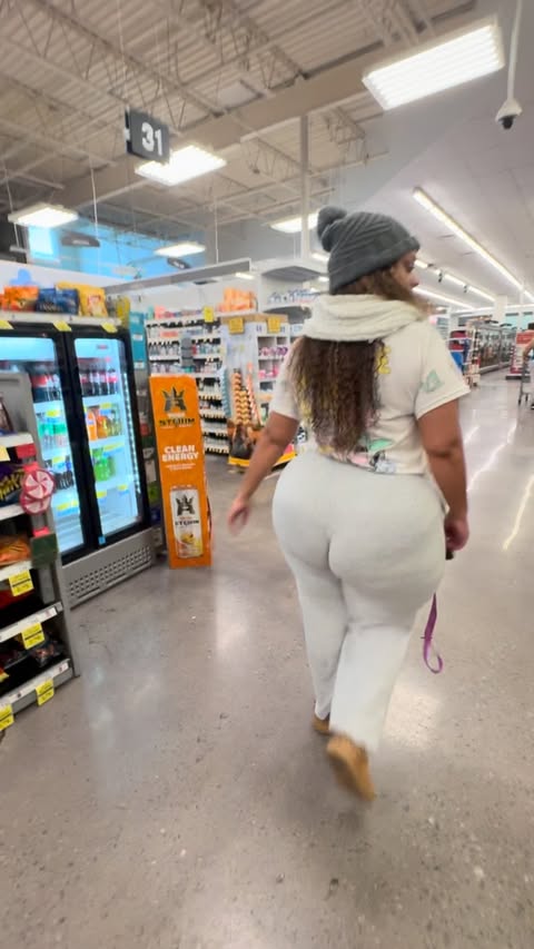 Instagram post by @bellafiore27 for Kroger. Caption reads: Who loves to go to @krogerco for gift cards? I DO!....