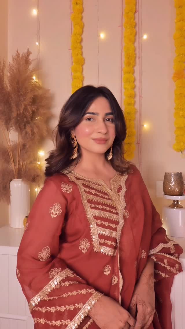 Instagram post by @shivani__kapoor for Plum Goodness. Caption reads: My 5-step Diwali glam ✨
Here are the holy grails I....