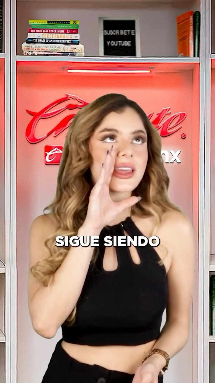 Instagram post by @scarlett__salazar for Caliente.mx. Caption reads: ¡REGRESA LA LIGA MX🤩 y PSG se juega el PRIMER....