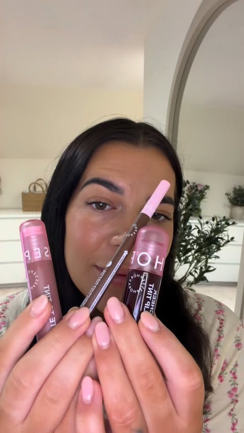 Instagram post by @jaslynes for CXS. Caption reads: The perfect trio from @sephorauk 💋 Cheek and lip....