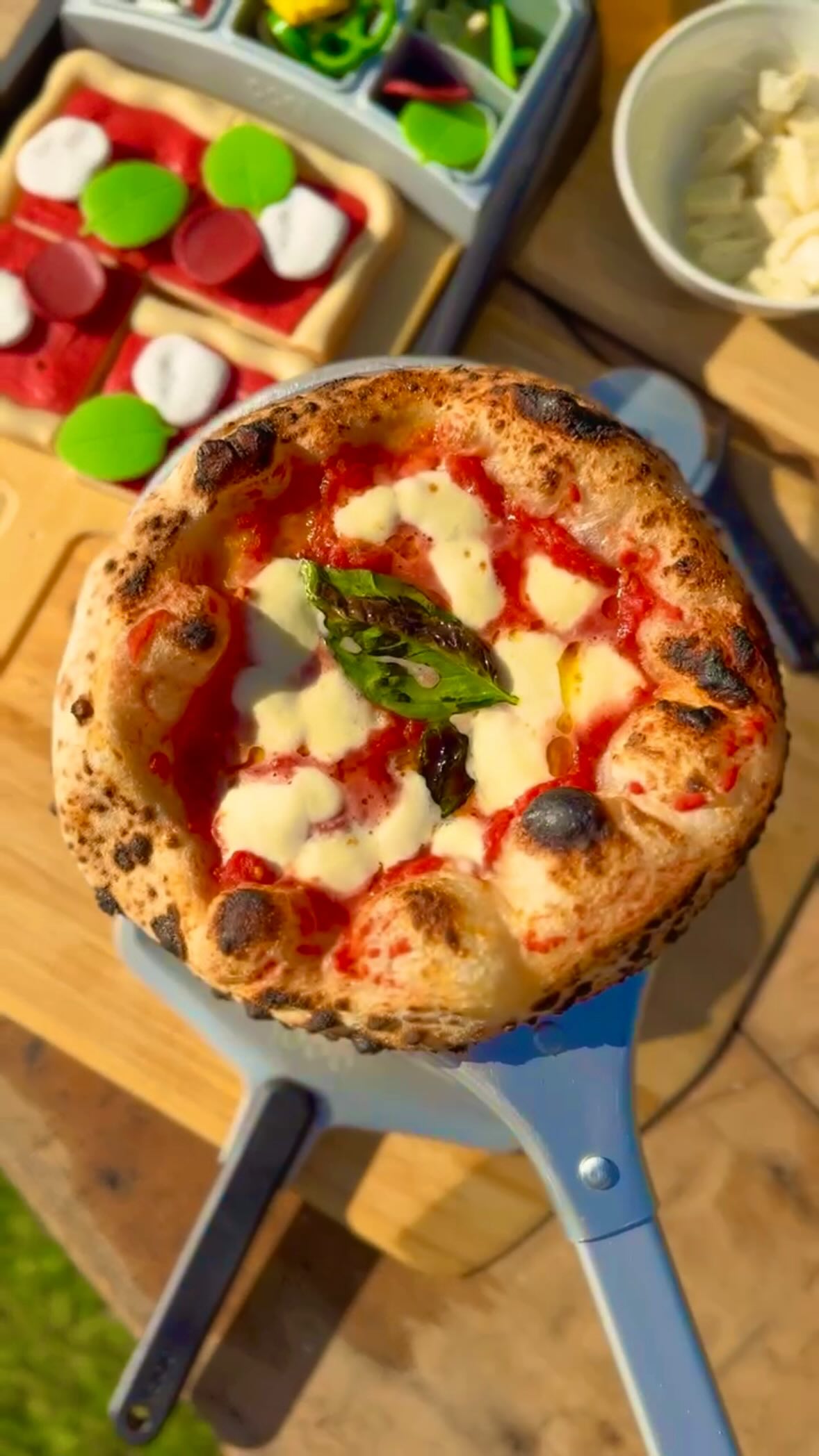 Instagram post by @theoneeighthitalian for Ooni. Caption reads: [...] the amazing papas out there!!! @oonihq....