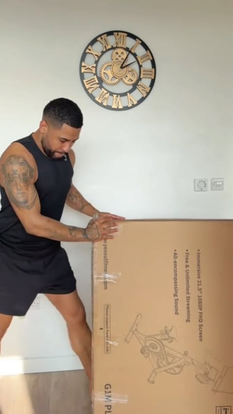Instagram post by @officialzachariah_ for YESOUL FITNESS. Caption reads: [...] $100 off for you: Code: Zacha Link:....