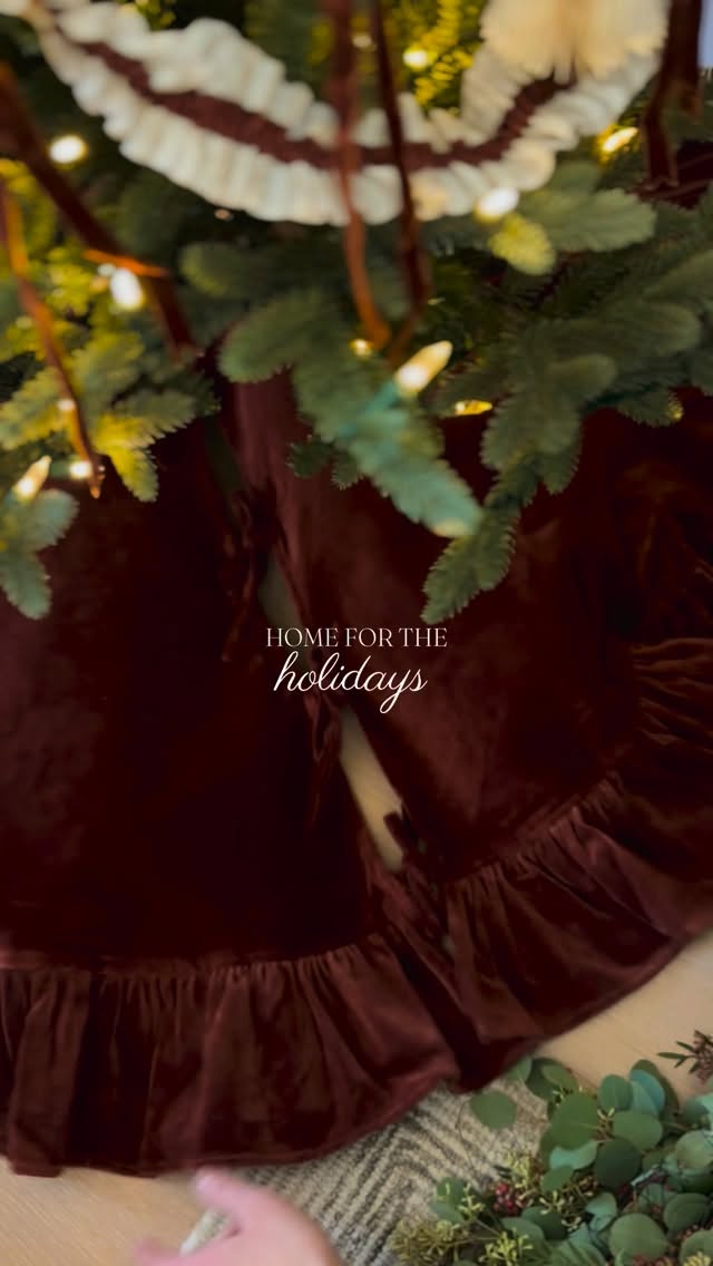 Instagram post by @transitionalmodernhome for Lulu and Georgia. Caption reads: [...] extra warm for the holidays with....