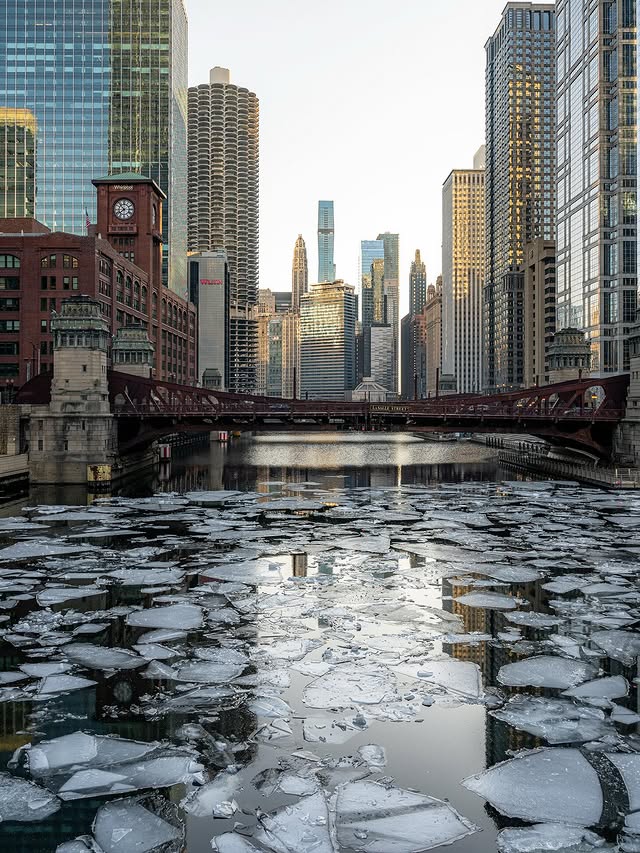 Instagram post by @marc_nouss for Choose Chicago. Caption reads: [...] ✨ • Collaboration Commerciale • Avec....