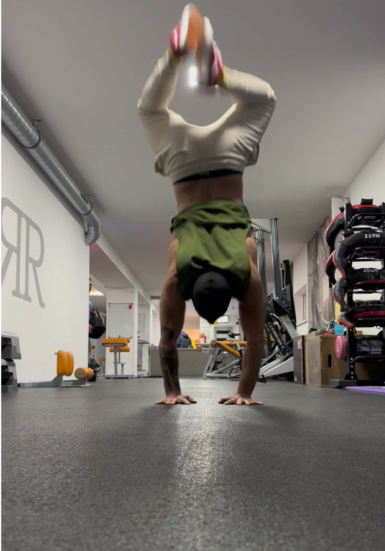 TikTok post by @baratsagospokember for Scitec Nutrition. Caption reads: Mai edzés is pipa🔥🙏@Scitec Nutrition Official .