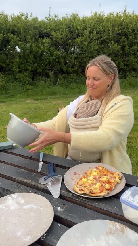 Instagram post by @amythefreelife for Dometic. Caption reads: [...] We’re using the safari chef 30 from @dometic....