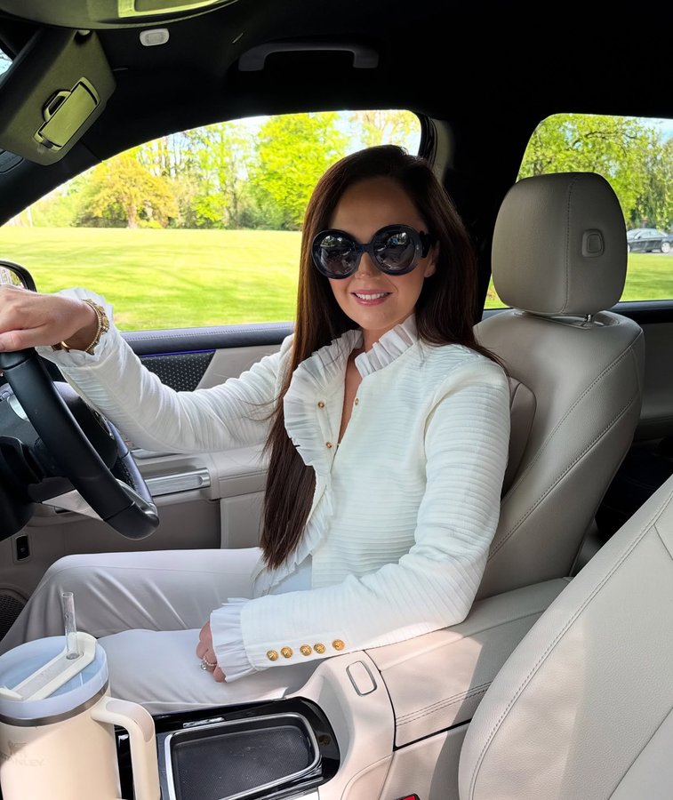 Instagram post by @jenniferwrynne for Connolly Motor Group. Caption reads: [...] @connollysmercedesbenz @connollymotorgroup.