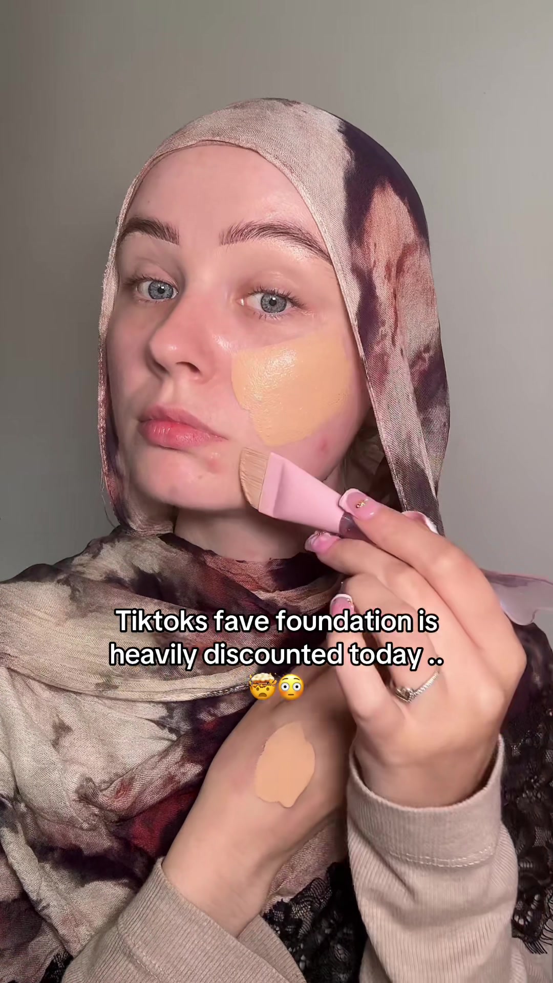 TikTok post by @aaliyaahx99 for HNB Cosmetics. Caption reads: [...] discounted today 🤯😳 I’m using the HNB....