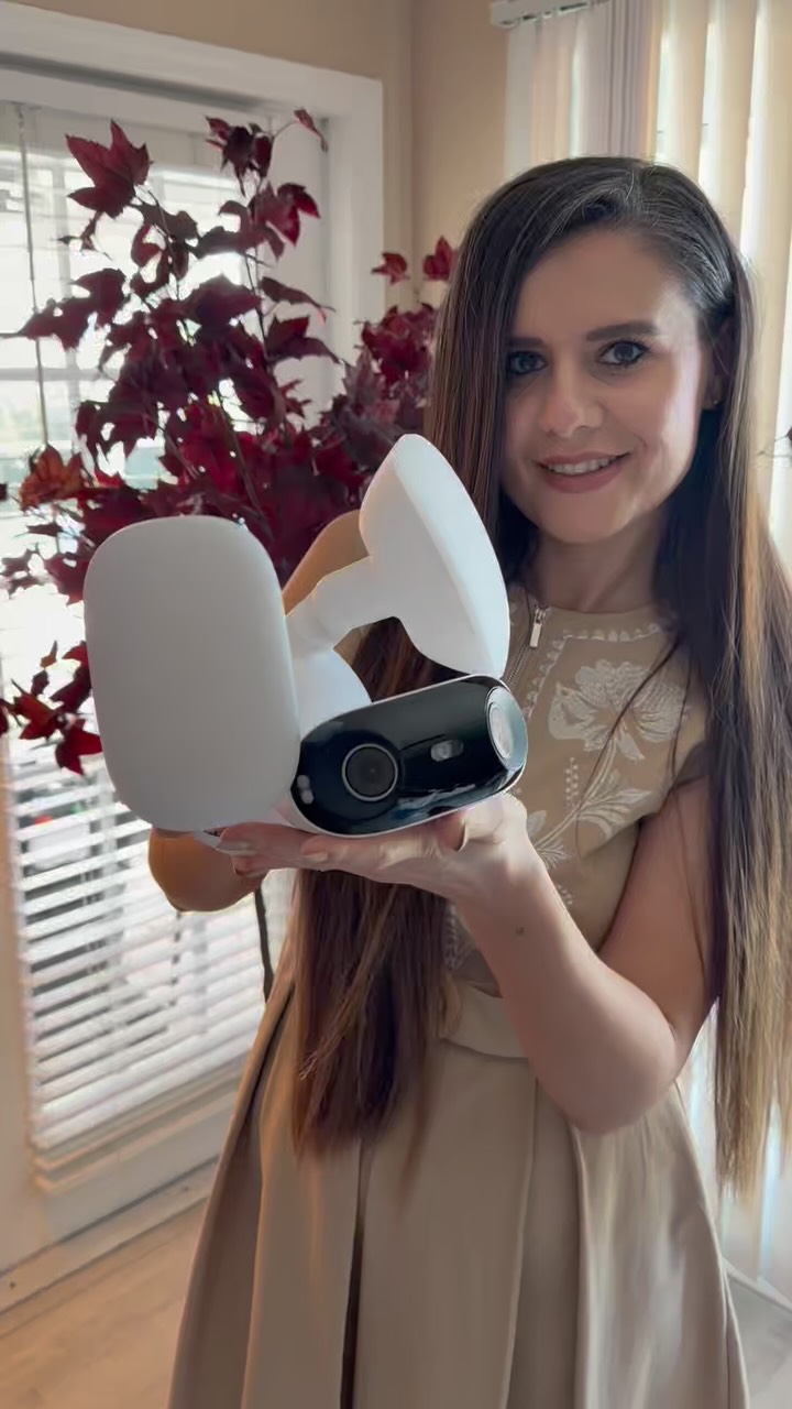 Instagram post by @thesunshinestatemom for Reolink. Caption reads: ✨ Smarter protection, brighter nights!
Meet the....