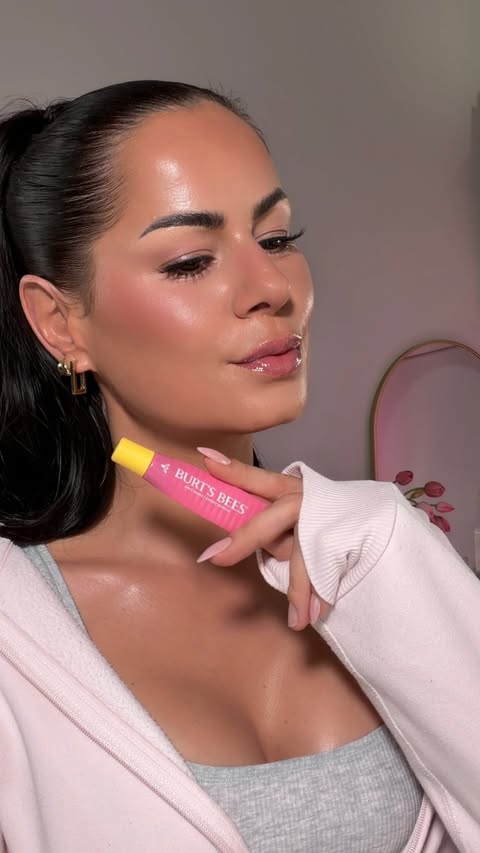 Instagram post by @laemekiia for Burt's Bees. Caption reads: safe to say I’m obsessed 😌💕 #BurtsBeesPartner If....
