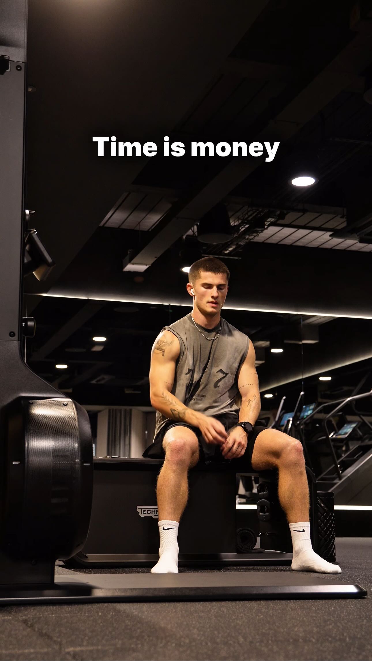 Instagram post by @findearsly for BOL Foods. Caption reads: Time is money. 

Juggling business, fitness,....