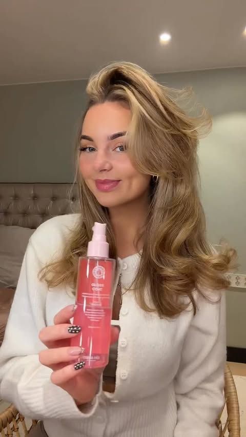 Instagram post by @isabellaschack for Maria Nila. Caption reads: Reklame for @marianilastockholm 🩷🩷🩷.