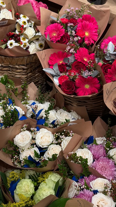 Instagram post by @amandadelainee for Muscle Republic. Caption reads: Forever mix & match 🩵🩷💚

@musclerepublic Black....