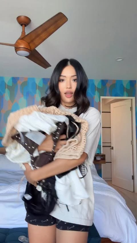 Instagram post by @sangyaychen for superdown. Caption reads: [...] which fit is your fave? 👀 @revolve....