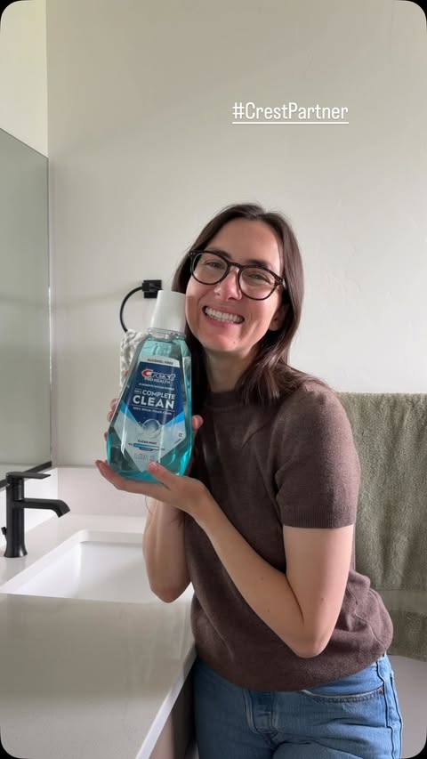 Instagram post by @kinseyamezcua for Crest. Caption reads: #Ad Shout out to @crest Pro-Health Complete Clean....