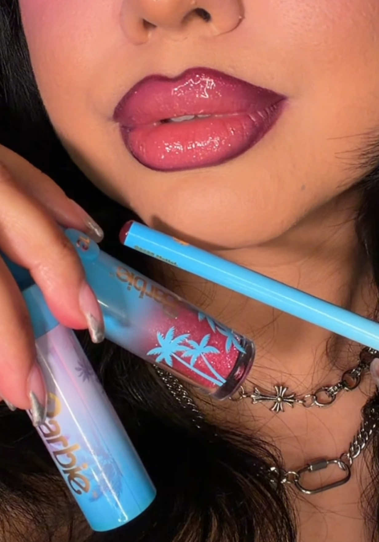 TikTok post by @eveysolorio for Glamlite Cosmetics. Caption reads: Out of office lip kit @Glamlite ✨ #barbie....