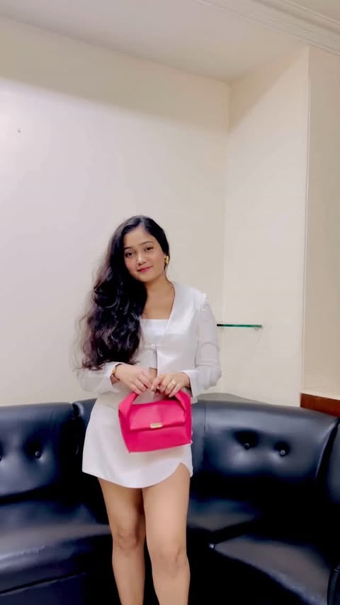 Instagram post by @tina_jain27 for Lino Perros. Caption reads: [...] and effortless charm of this bag from....