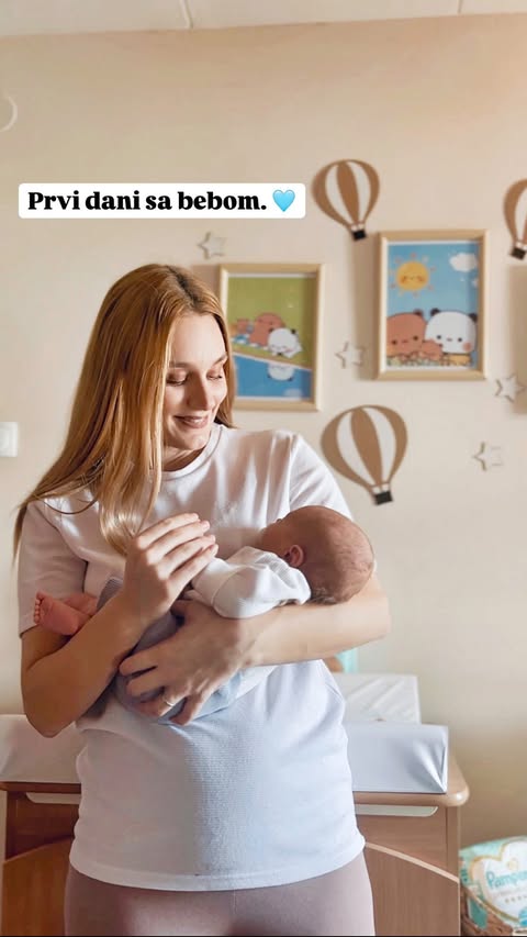 Instagram post by @isidora__ilic for Pampers. Caption reads: MOJA POMOĆ I PODRŠKA TOKOM POSTPARTUMA 🥰

Prvi....