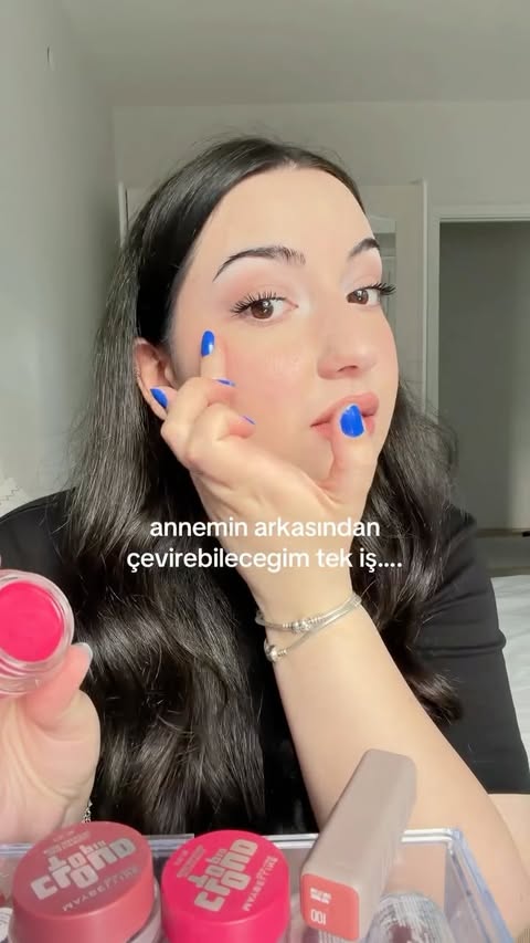 Instagram post by @serracira for Maybelline New York Türkiye. Caption reads: Max iş budur hahaksjsk @maybelline_tr #mnyteam....