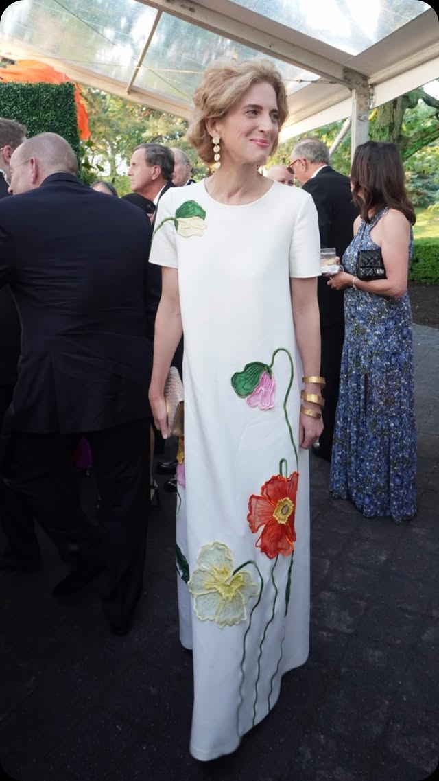 Instagram post by @ladiesofmadisonave for Oscar De La Renta. Caption reads: [...] @nybg. The event was sponsored by Oscar de....