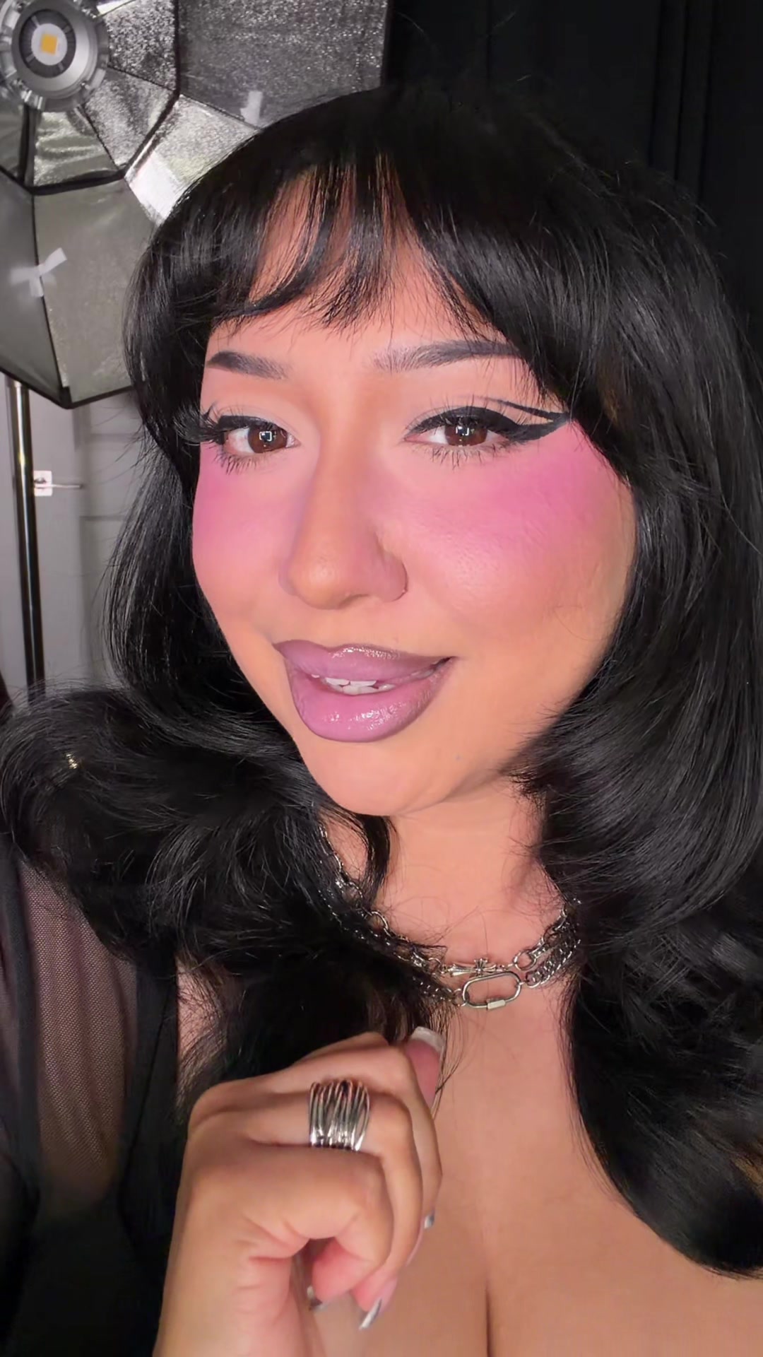 TikTok post by @eveysolorio for Glamlite Cosmetics. Caption reads: I love it! @Glamlite dream life lip kit with the....