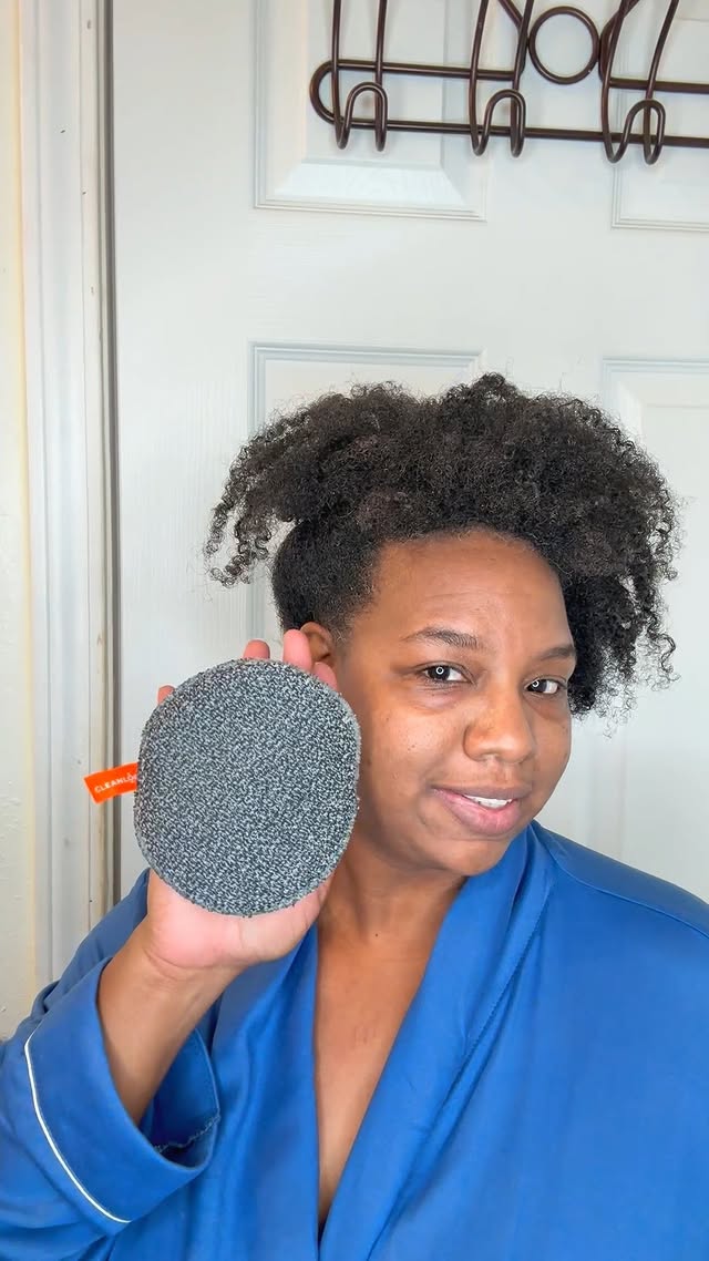 Instagram post by @yesiboughtit for Beautytap. Caption reads: My Secret to Glowing Skin! 🤩 Cleanlogic Detoxify....