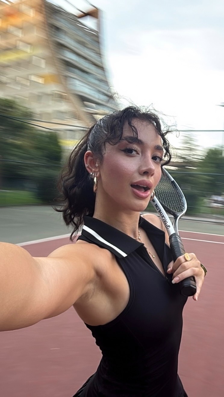 Instagram post by @mervecinn1 for LES BENJAMINS. Caption reads: O ikonik parça ikonik ders ve ikon bne....