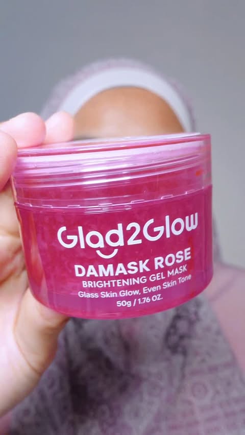 Instagram post by @reenduuu for Glad2Glow Malaysia. Caption reads: Musim panas ni, rajin rajinla letak cooling gel....