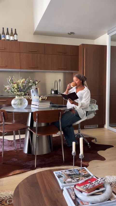 Instagram post by @nessa.lasca for Logitech. Caption reads: [...] I’m in my favourite spot working with....