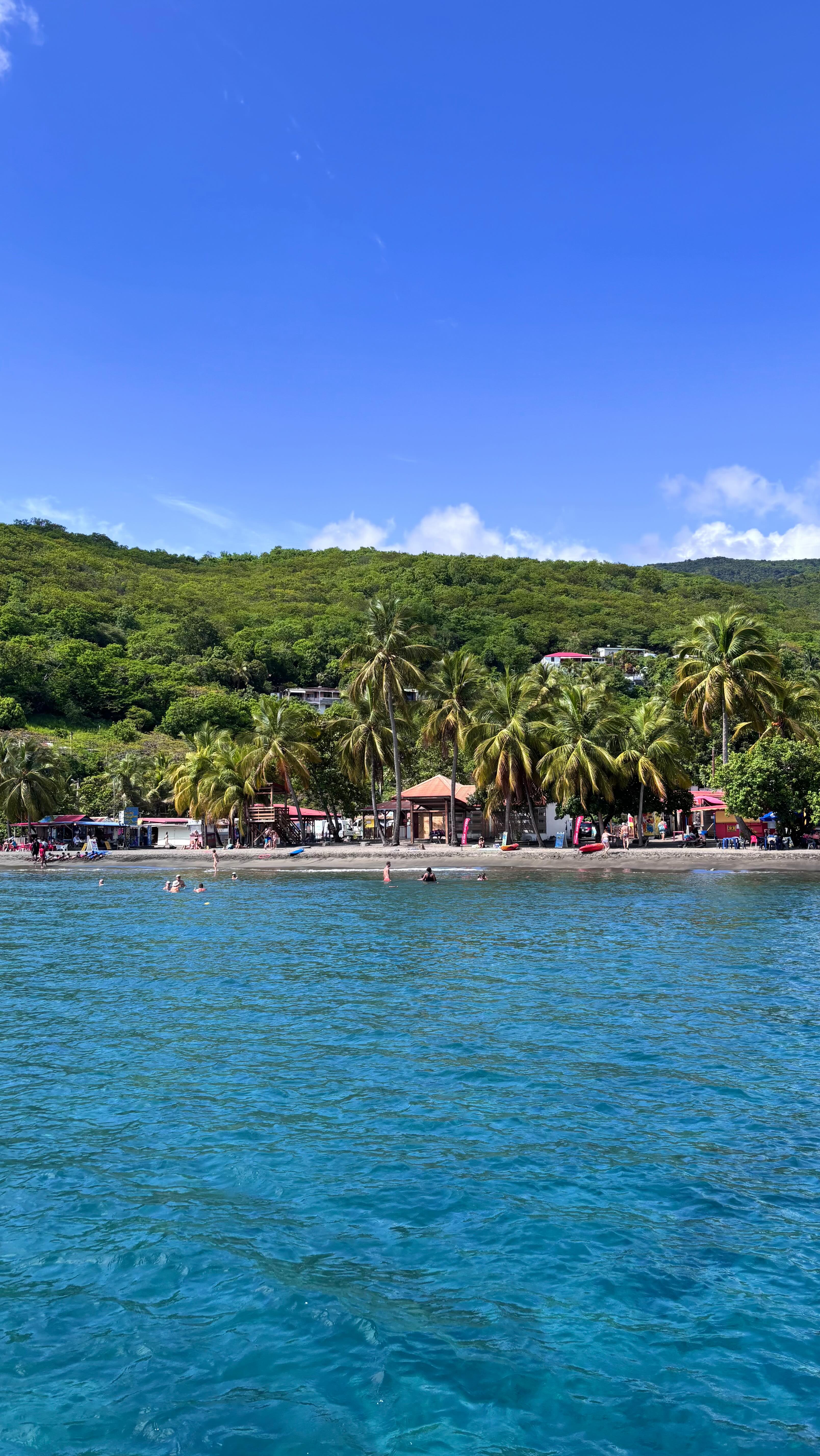 Instagram post by @juliecretinoff for Undiz Family. Caption reads: summer scarf tuto 🌴🧡🐚

#undiz....