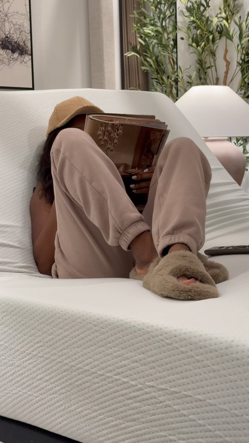 Instagram post by @decor.snippets for Zinus. Caption reads: #ZinusPartner 

Unboxing our guest room mattress....