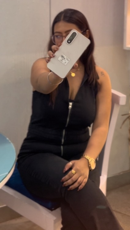 Instagram post by @ma.ni_11_ for OnePlus. Caption reads: OnePlus Nord 5 - the ultimate all-rounder
 📌 AI....