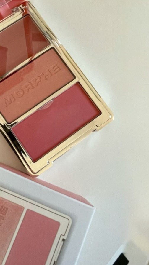 Instagram post by @yullyhernandezl for Morphe. Caption reads: Morphe trio blush with a neutral eyeshadow blend....